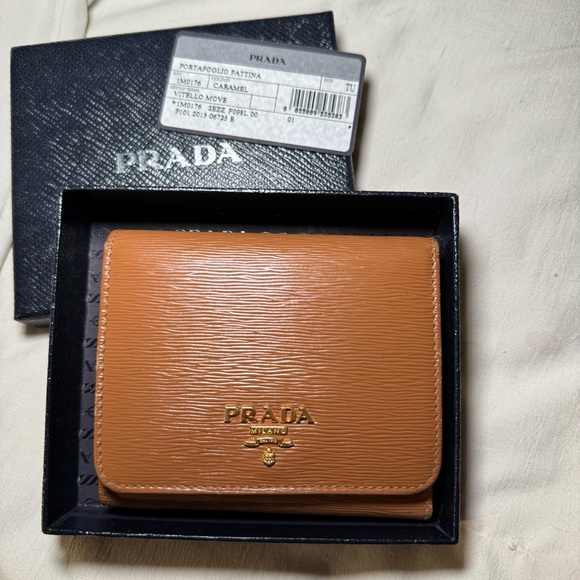 PRADA | Authentic Portafoglio Portamon Wallet - Picture 6 of 9